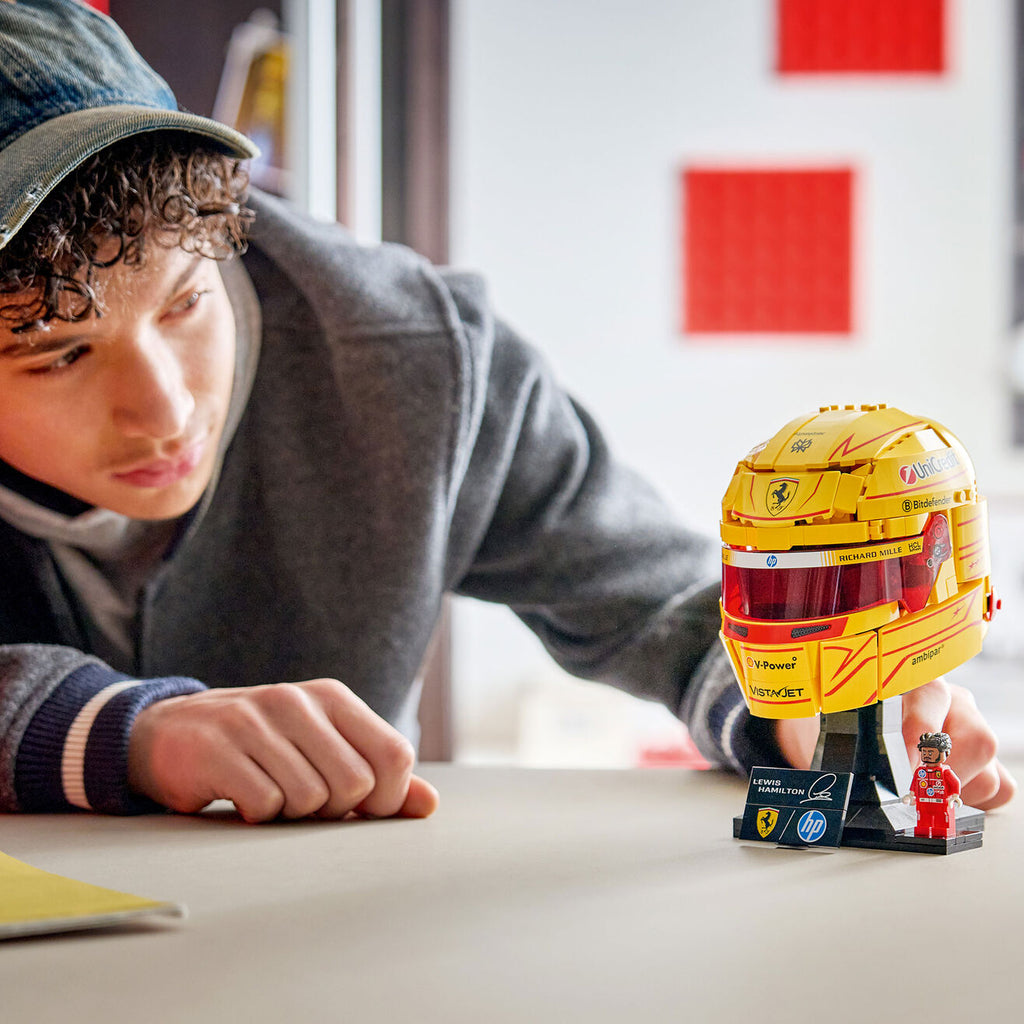 Scuderia Ferrari F1 LEGO® Lewis Hamilton Helmet Set